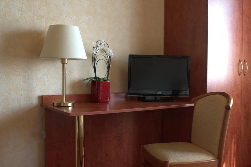 Elmpt Hotel Restaurant Lenhsen מראה חיצוני תמונה